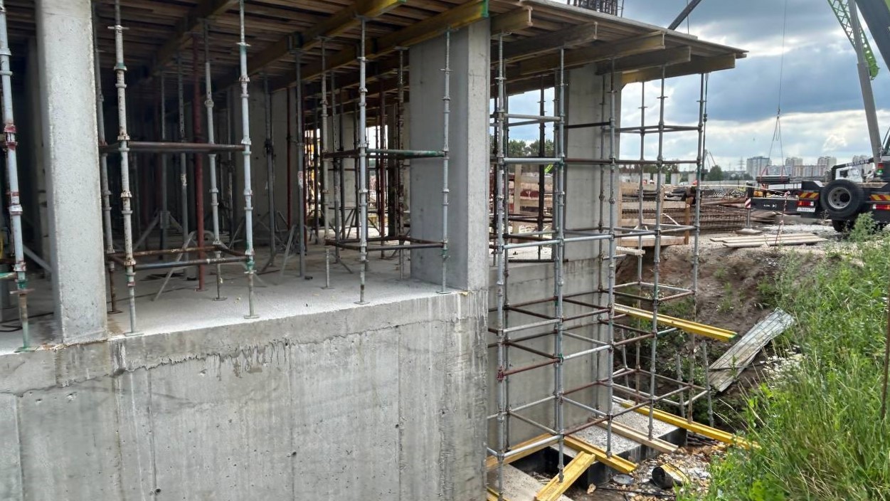 Микрорайон IV жилого района на ул. Университетская Набережная. Жилой дом № 18.