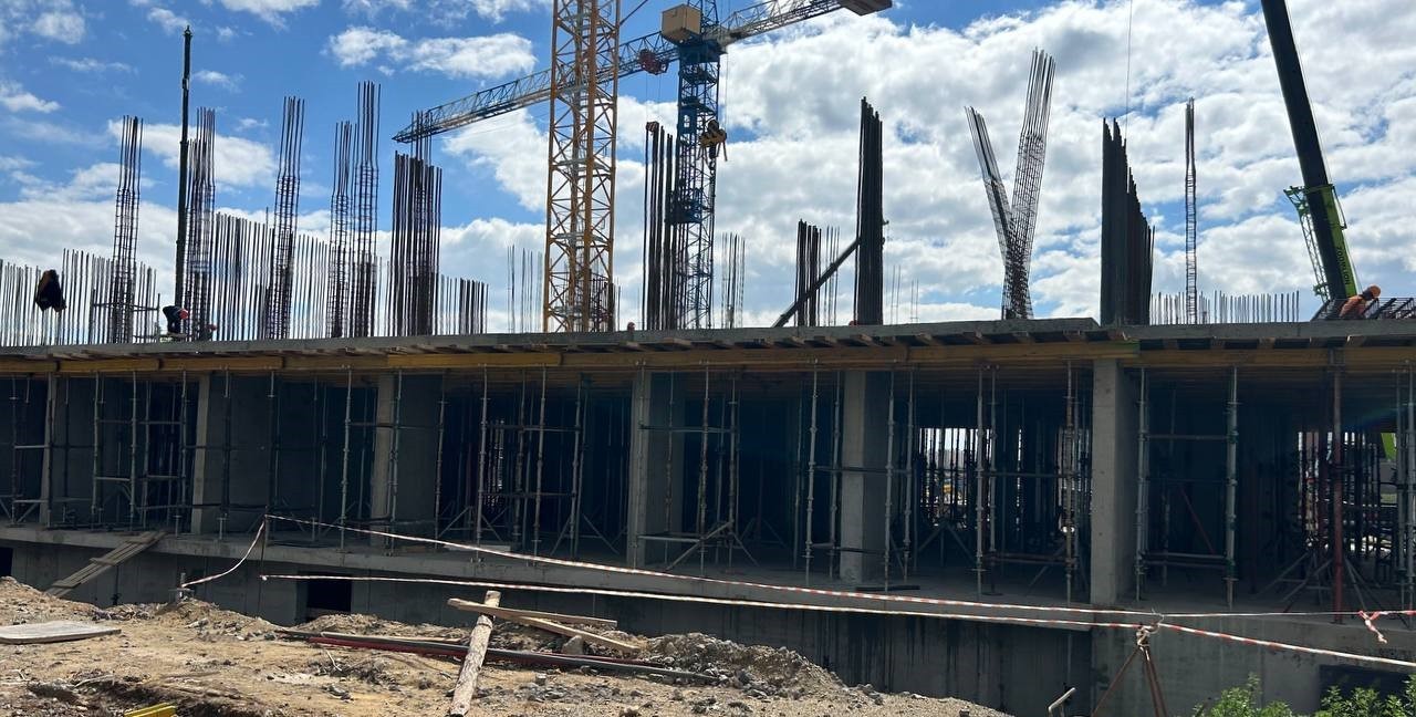 Микрорайон IV жилого района на ул. Университетская Набережная. Жилой дом № 18.