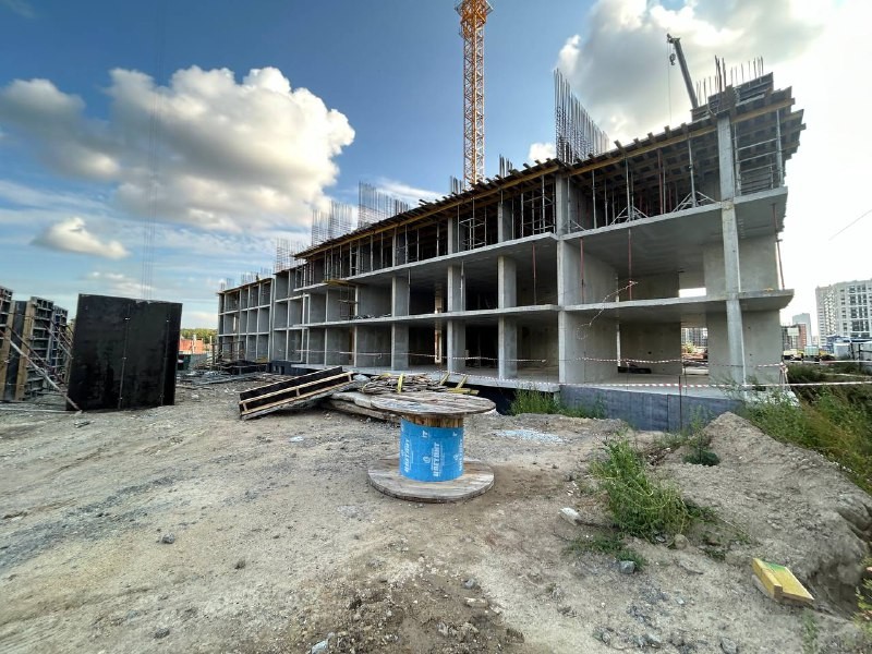 Микрорайон IV жилого района на ул. Университетская Набережная. Жилой дом № 18.